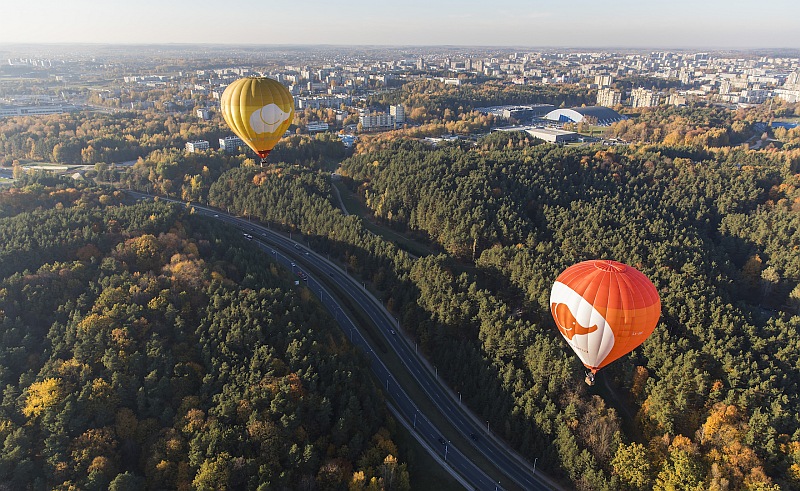 Norintiems paliesti dangų – skrydis oro balionu: 3 geriausi pasiūlymai