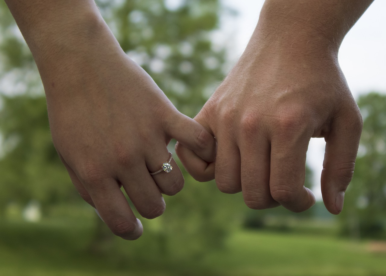 Ruošiantis vestuvėms: svarbūs patarimai vestuvinių žiedų pasirinkimui