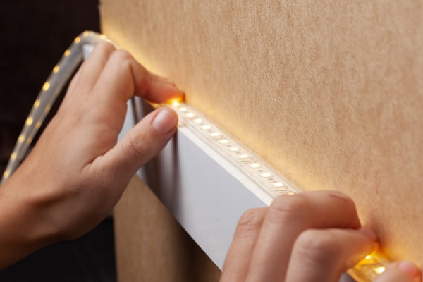 Kaip įsirengti LED apšvietimą?